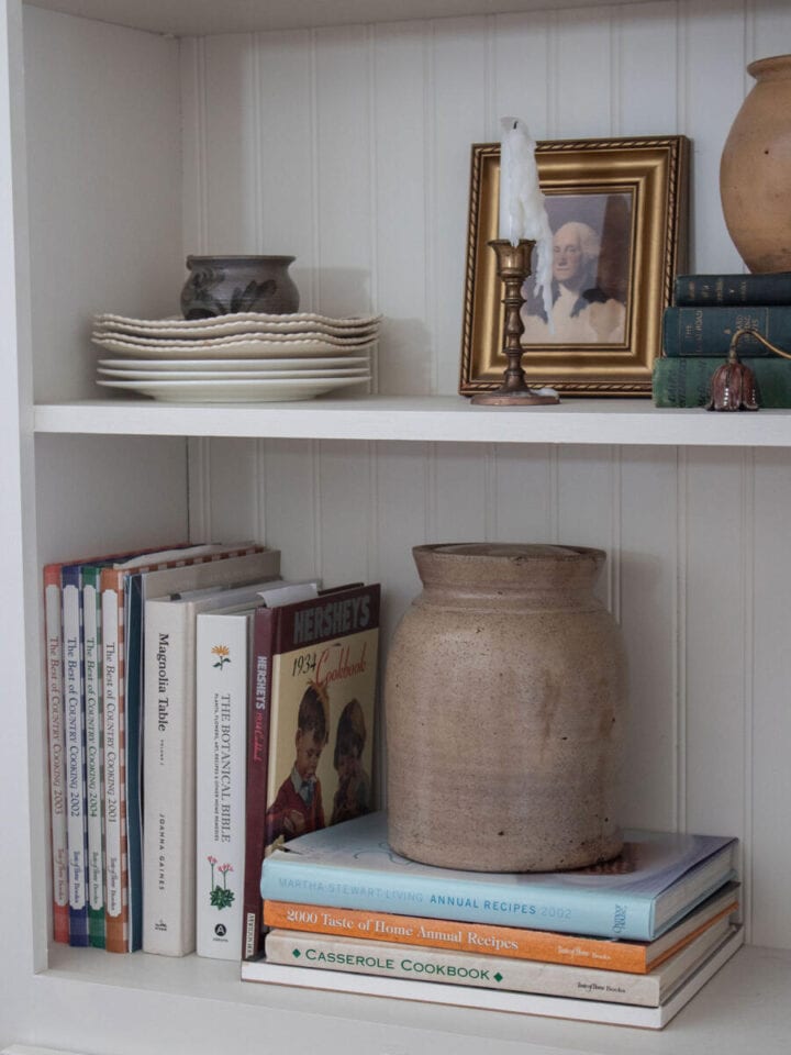 arranging-books-on-shelves-720x960-1 arranging-books-on-shelves - PRACTICAL TIPS ON HOW TO STYLE OPEN SHELVES