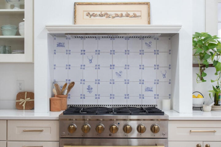 blue-and-white-patterned-backsplash-over-range