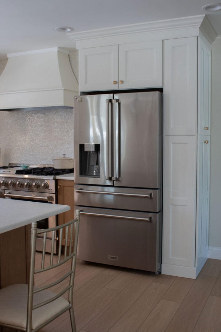 brown-and-white-kitchen-cabinets-with-stainless-steel-appliances