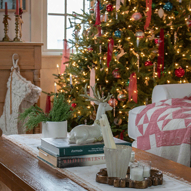 Cozy Christmas Living Room Ideas – The Honeycomb Home