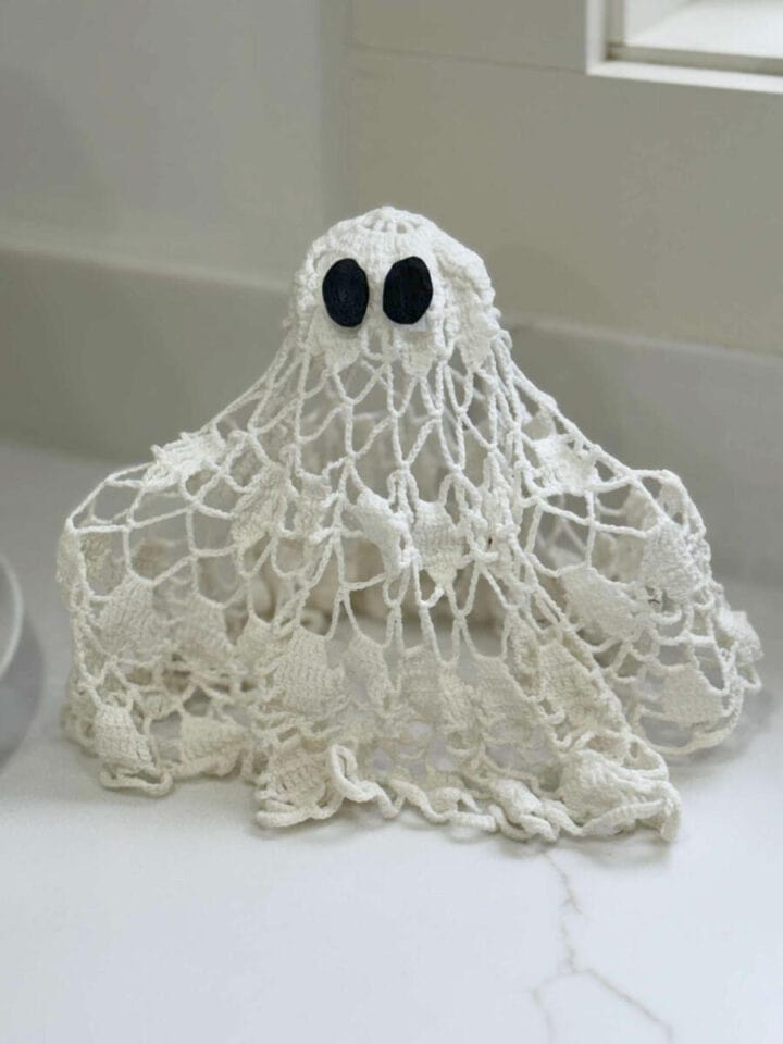 how-to-make-a-diy-ghost-from-a-doilie