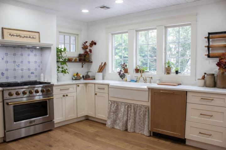 kitchen-design-by-Roxanne-Kwiecinski-of-the-honeycomb-home-blog