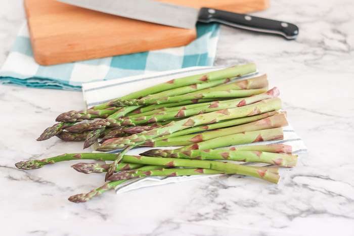 washed asparagus ready to cook