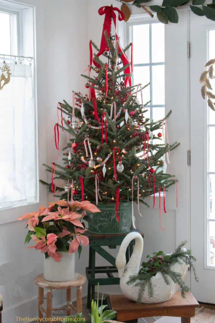 pink-and-red-Christmas-decorating-ideas - Christmas tree and pointsettias