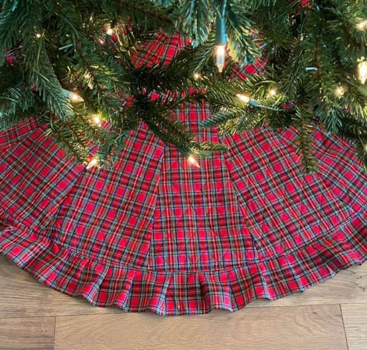 red-tartan-Christmas-tree-skrit-plaid-ruffled