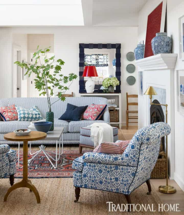 red-white-and-blue-living-room-traditional-home-720x840-1 red-white-and-blue-living-room-traditional-home