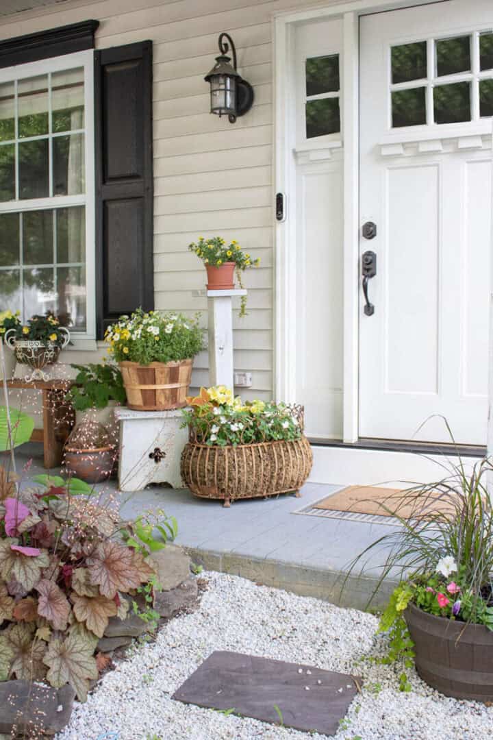 small-front-porch-decorating-on-a-budget-2