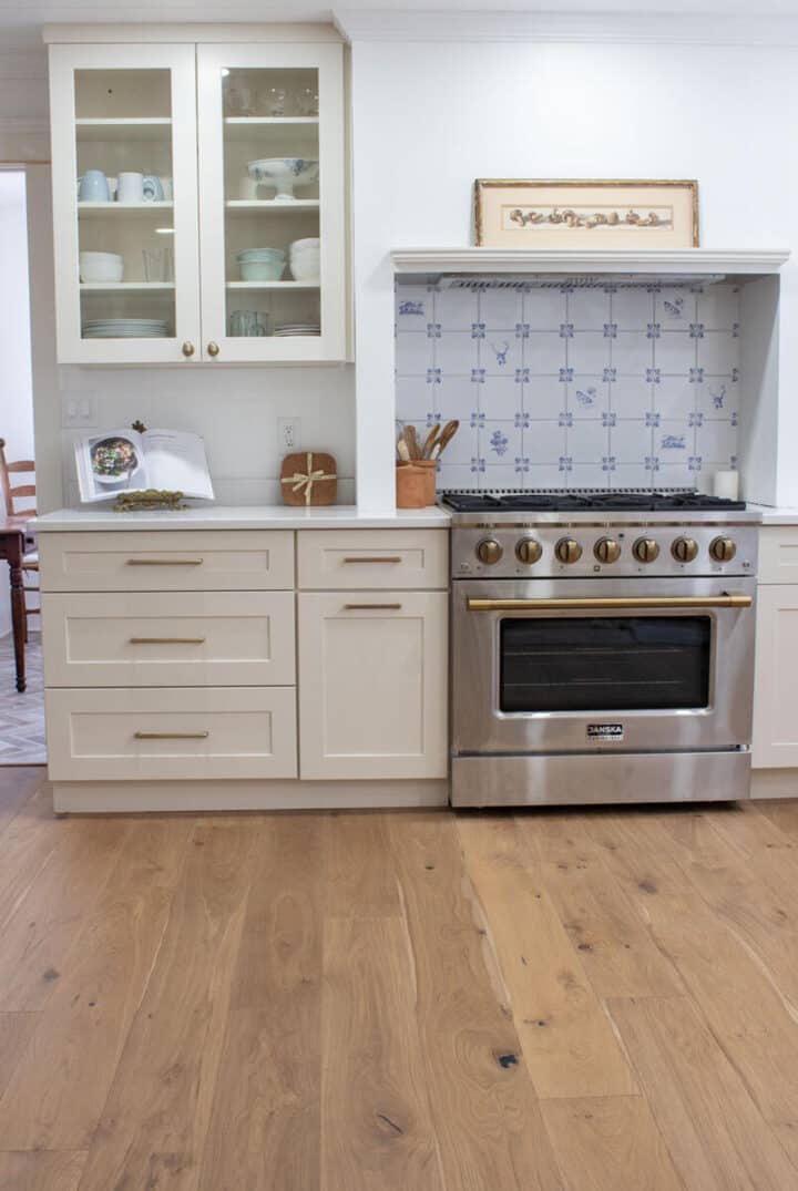 warm-flooring-to-help-create-a-country-kitchen-vibe