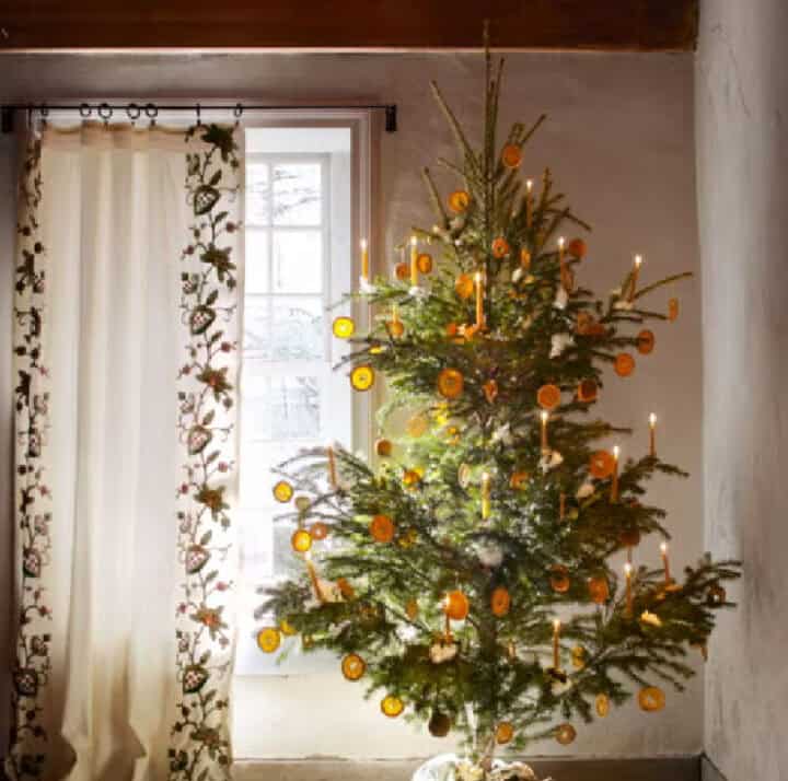 Christmas-tree-decorated-with-dried-orange-slices