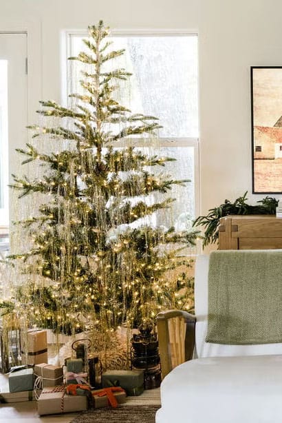 Christmas-tree-decorations-that-aren't-ornaments