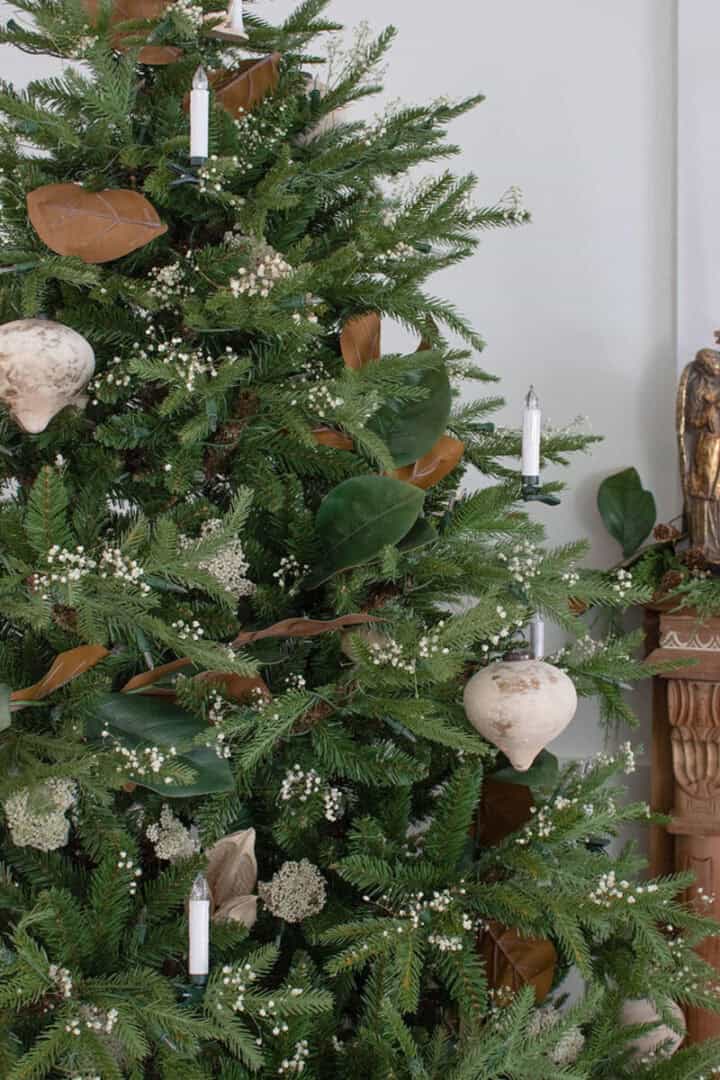 Minimalist-Christmas-Tree-decorating-ideas